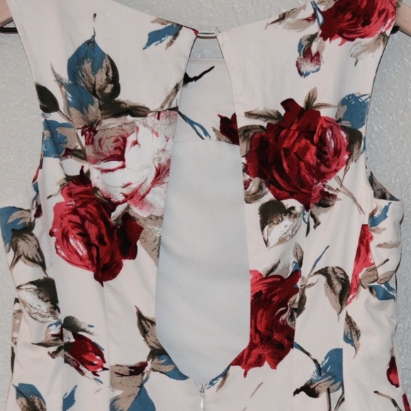 Akira Red and Ivory Floral Keyhole Dress Sz S - Picture 3 of 6